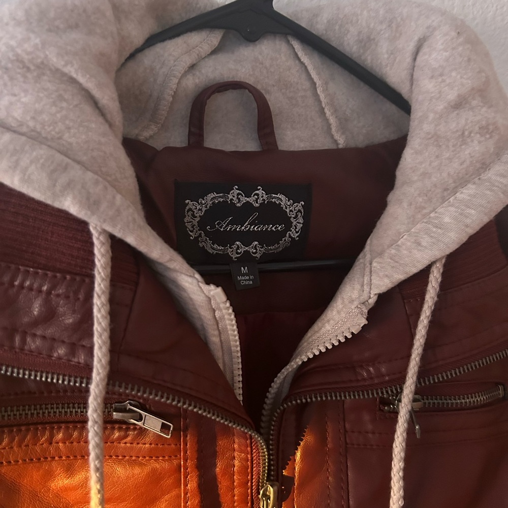 Leather jacket - Picture 2 of 3